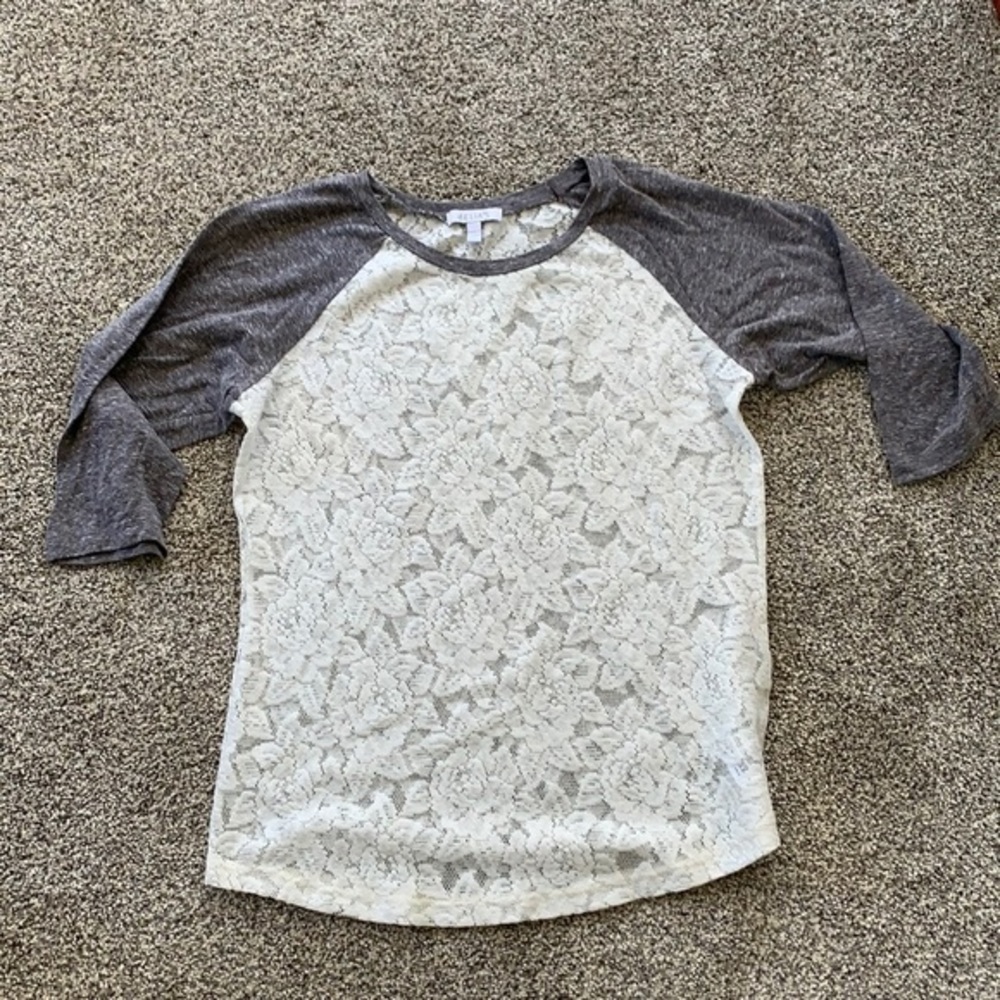 Delia’s lace Tee Size Juniors large pre owned